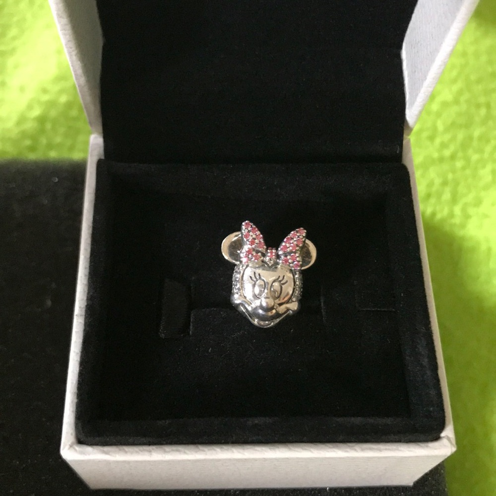 Pandora Disney Minnie Mouse Clip Charm